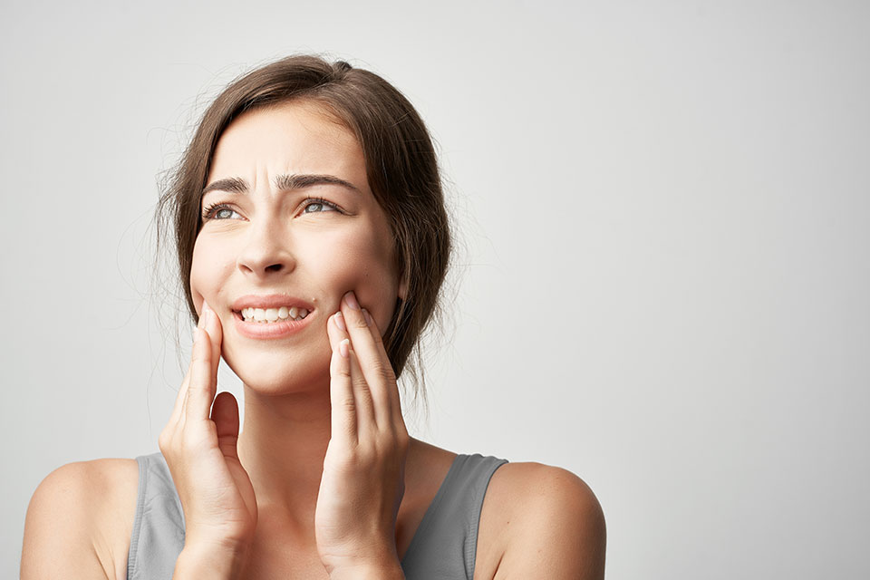 woman with jaw pain
