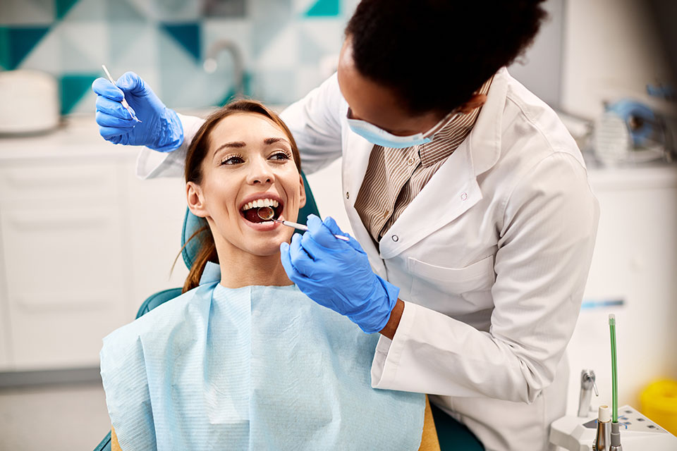 woman visiting the dentist